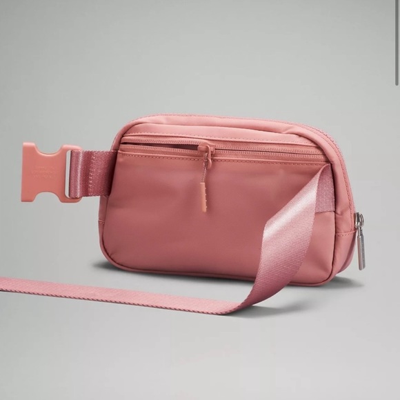 Lululemon Everywhere Belt Bag 1L Pink Pastel (NWT) SOLD OUT Color - Picture 3 of 6
